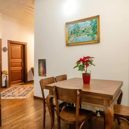 Historical Greco-ottoman Pavilion Near Tram In Fatih Apartment