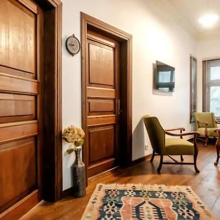 Historical Greco-ottoman Pavilion Near Tram In Fatih Apartment