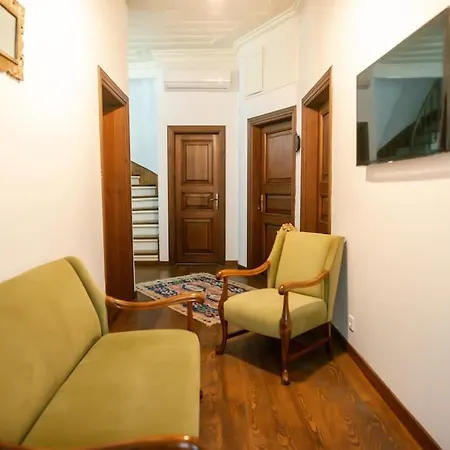 Historical Greco-ottoman Pavilion Near Tram In Fatih Apartment *