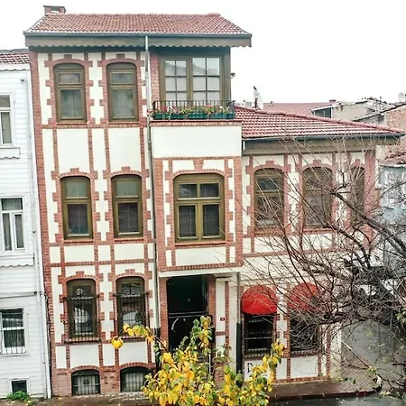 Apartment Historical Greco-ottoman Pavilion Near Tram In Fatih *