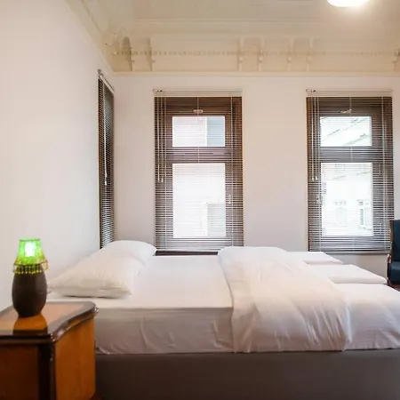 Historical Greco-ottoman Pavilion Near Tram In Fatih Apartment