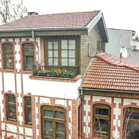 Historical Greco-ottoman Pavilion Near Tram In Fatih Apartment *
