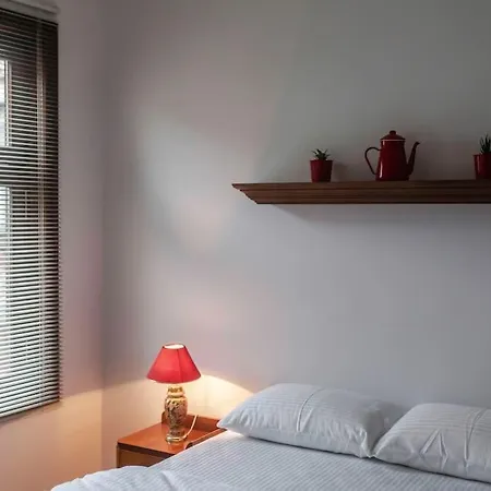 Historical Greco-ottoman Pavilion Near Tram In Fatih Apartment *