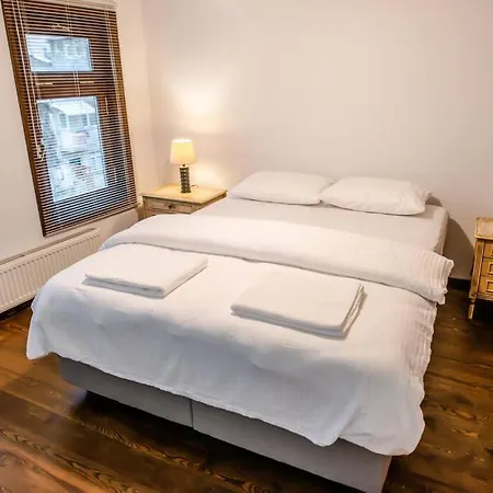 Historical Greco-ottoman Pavilion Near Tram In Fatih Apartment