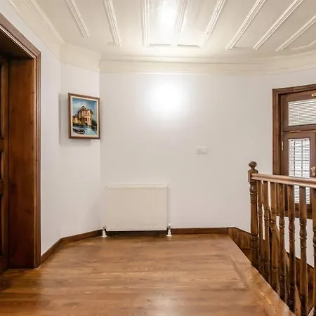 Apartment Historical Greco-ottoman Pavilion Near Tram In Fatih
