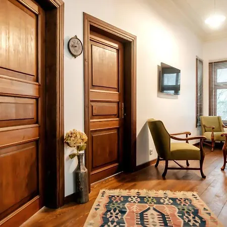 Historical Greco-ottoman Pavilion Near Tram In Fatih Apartment *