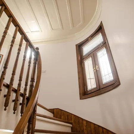 Apartment Historical Greco-ottoman Pavilion Near Tram In Fatih *