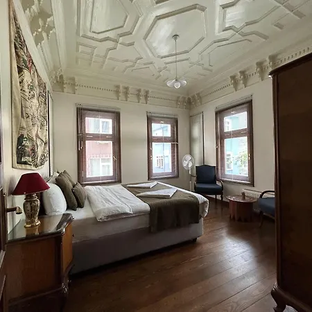 Apartment Historical Greco-ottoman Pavilion Near Tram In Fatih