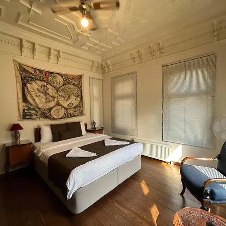 Historical Greco-ottoman Pavilion Near Tram In Fatih Apartment