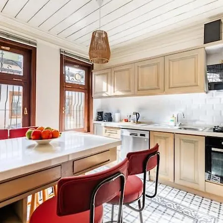 Historical Greco-ottoman Pavilion Near Tram In Fatih Appartement