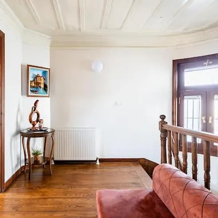 Historical Greco-ottoman Pavilion Near Tram In Fatih Appartement Istanboel